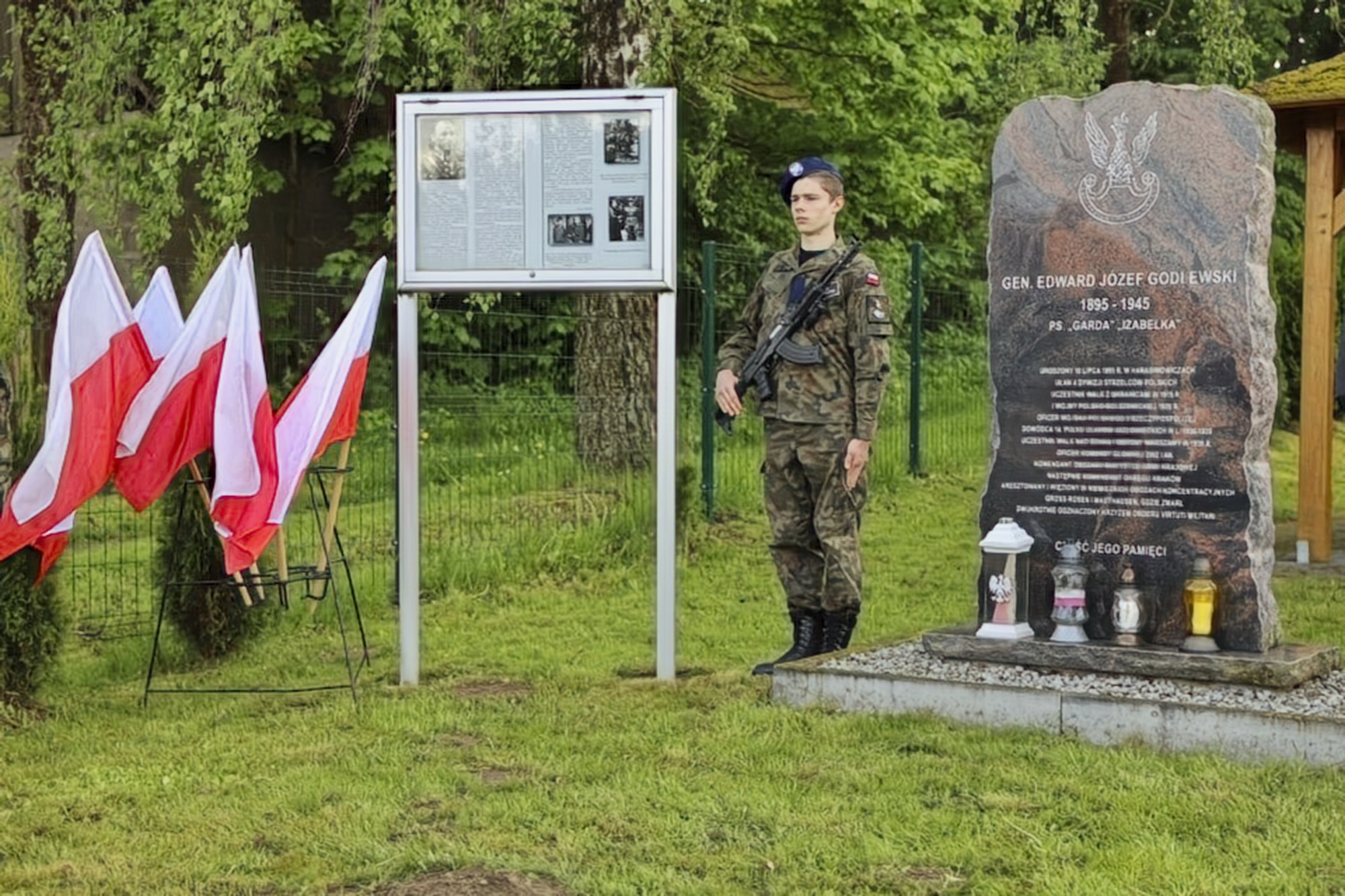 Pomnik Generała Edwarda Józefa Godlewskiego.jpg
